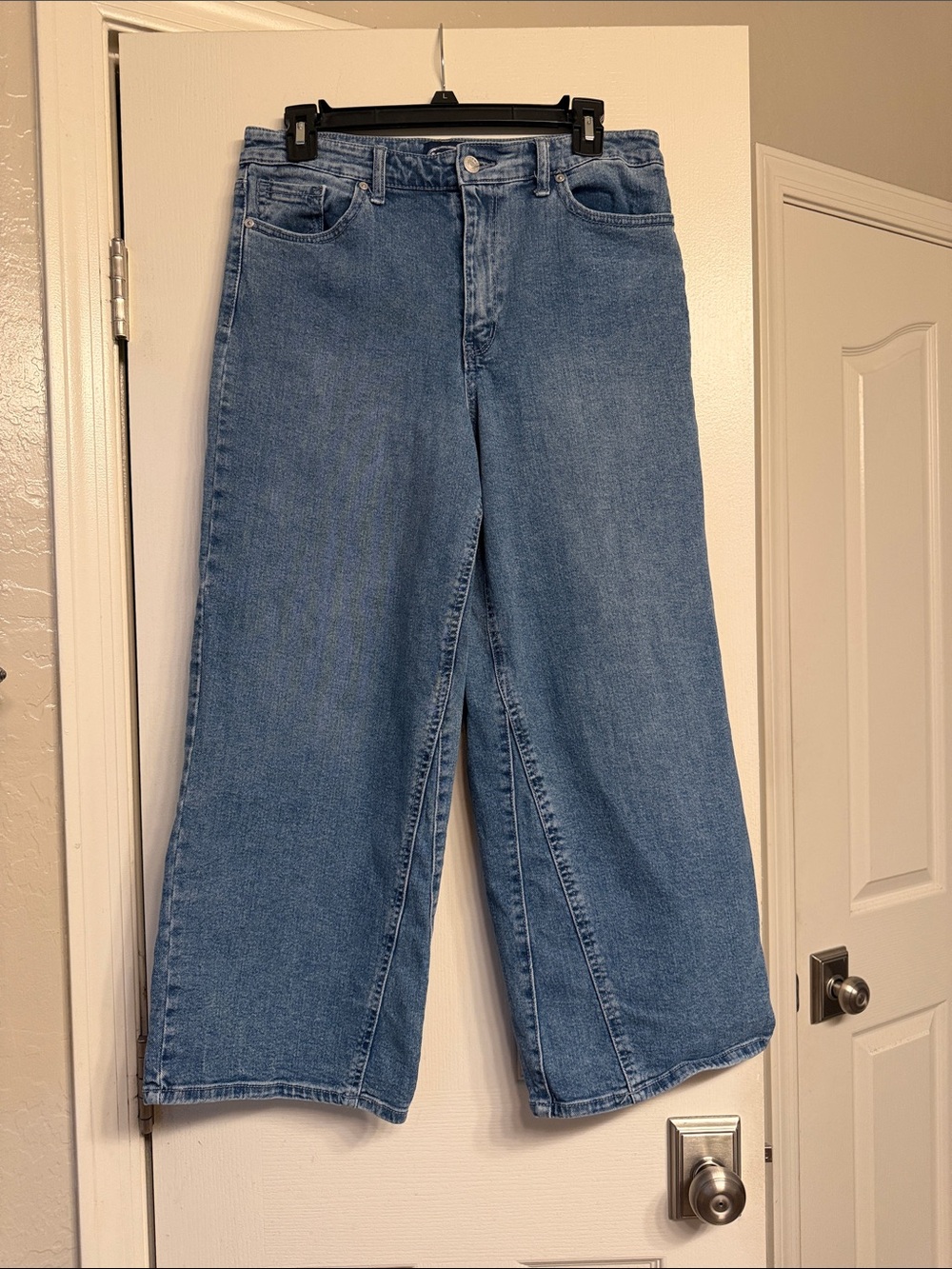 Wide Leg Women's Jeans in Light Blue Wash